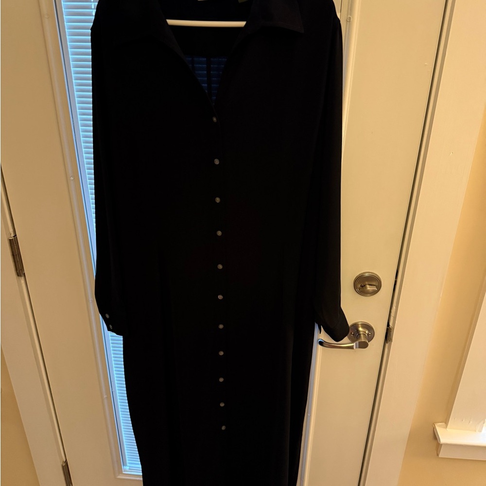 Chic Black Long Sleeve Dress with Elegant Silhouette